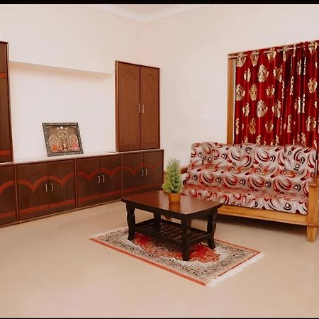 Sls Homestay - Luxury Ac Service Apartments 1Bhk, 2Bhk, 3Bhk - Direct Flyover To Alipiri Tirumala Gate - Walk To Ps4 Pure Veg Restaurants, Supermarkets - Near To National Highway & Padmavathi Amma Temple - Modular Kitchen, Living Room -Free Superfast Tirupati Bagian luar foto
