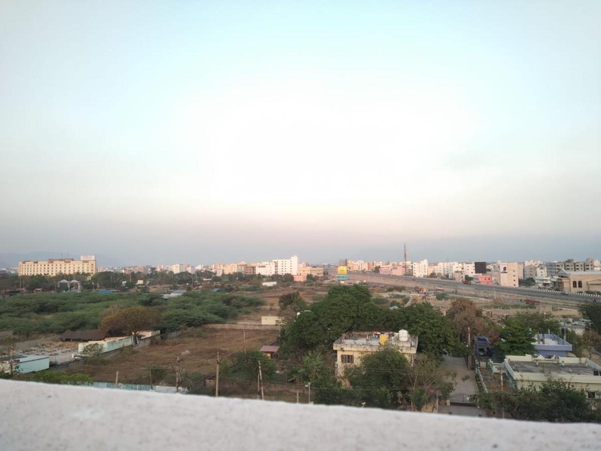 Sls Homestay - Luxury Ac Service Apartments 1Bhk, 2Bhk, 3Bhk - Direct Flyover To Alipiri Tirumala Gate - Walk To Ps4 Pure Veg Restaurants, Supermarkets - Near To National Highway & Padmavathi Amma Temple - Modular Kitchen, Living Room -Free Superfast Tirupati Bagian luar foto