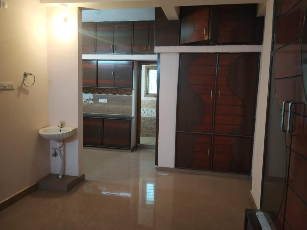 Sls Homestay - Luxury Ac Service Apartments 1Bhk, 2Bhk, 3Bhk - Direct Flyover To Alipiri Tirumala Gate - Walk To Ps4 Pure Veg Restaurants, Supermarkets - Near To National Highway & Padmavathi Amma Temple - Modular Kitchen, Living Room -Free Superfast Tirupati Bagian luar foto