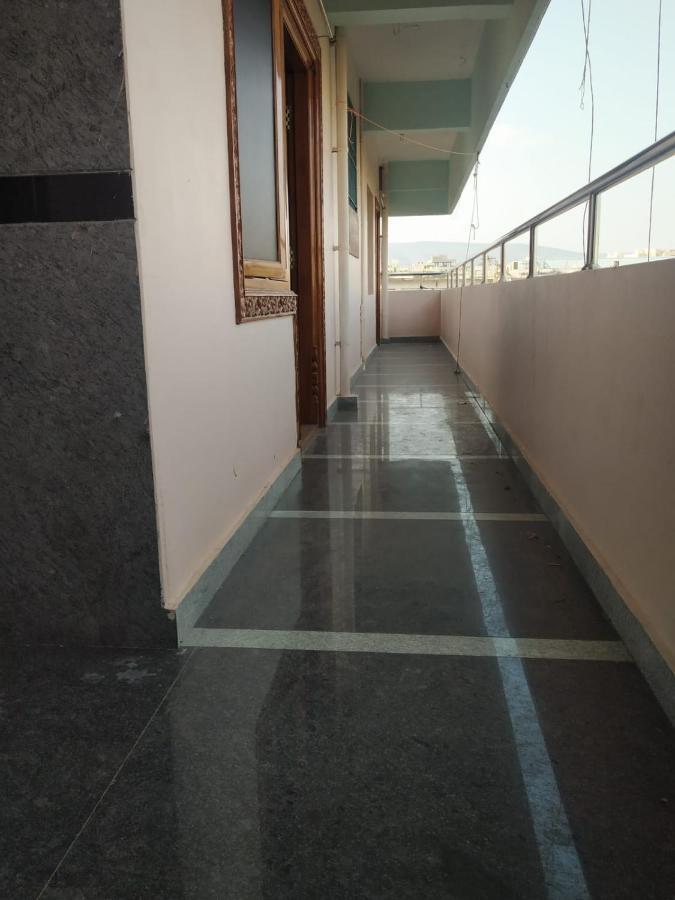 Sls Homestay - Luxury Ac Service Apartments 1Bhk, 2Bhk, 3Bhk - Direct Flyover To Alipiri Tirumala Gate - Walk To Ps4 Pure Veg Restaurants, Supermarkets - Near To National Highway & Padmavathi Amma Temple - Modular Kitchen, Living Room -Free Superfast Tirupati Bagian luar foto
