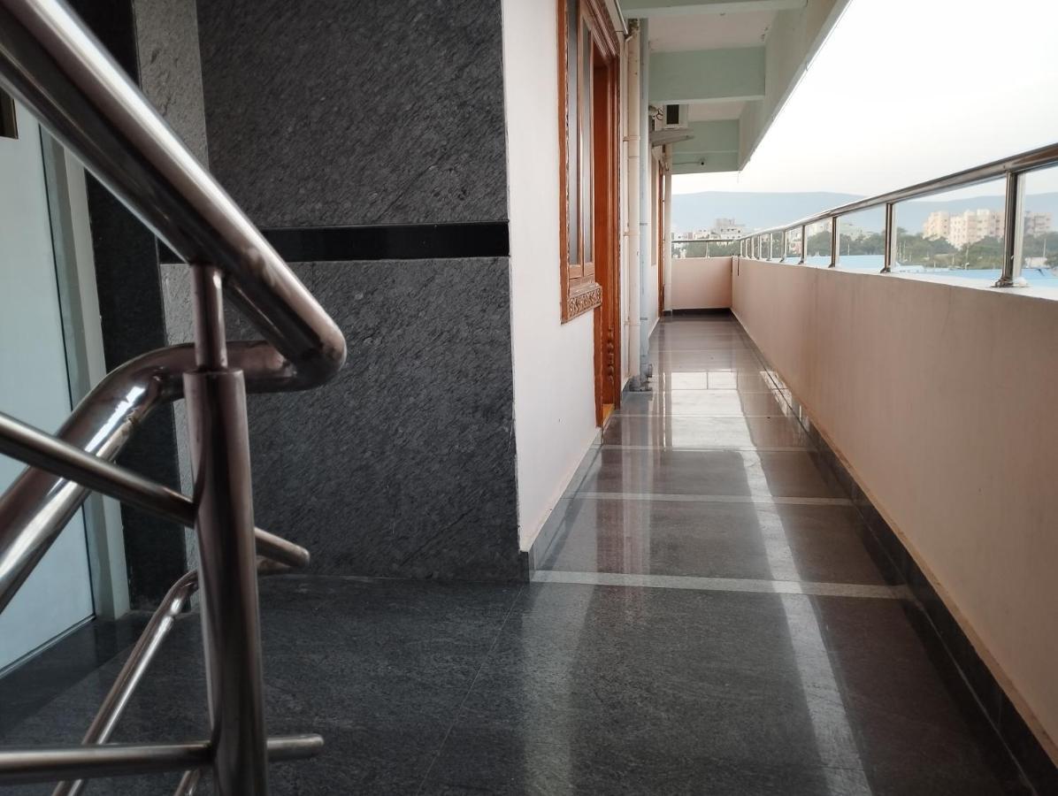 Sls Homestay - Luxury Ac Service Apartments 1Bhk, 2Bhk, 3Bhk - Direct Flyover To Alipiri Tirumala Gate - Walk To Ps4 Pure Veg Restaurants, Supermarkets - Near To National Highway & Padmavathi Amma Temple - Modular Kitchen, Living Room -Free Superfast Tirupati Bagian luar foto