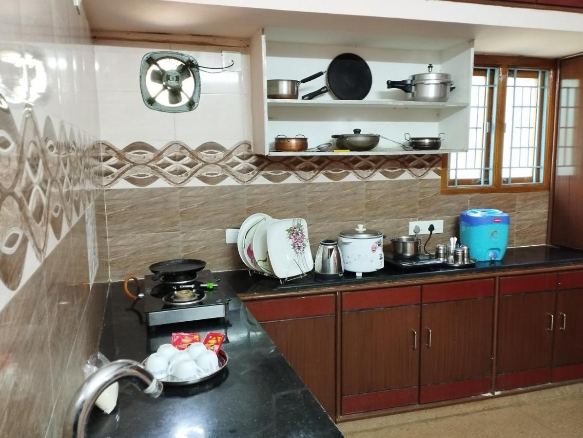 Sls Homestay - Luxury Ac Service Apartments 1Bhk, 2Bhk, 3Bhk - Direct Flyover To Alipiri Tirumala Gate - Walk To Ps4 Pure Veg Restaurants, Supermarkets - Near To National Highway & Padmavathi Amma Temple - Modular Kitchen, Living Room -Free Superfast Tirupati Bagian luar foto