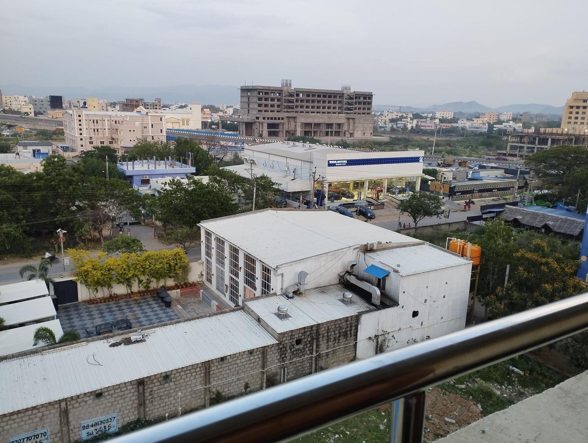 Sls Homestay - Luxury Ac Service Apartments 1Bhk, 2Bhk, 3Bhk - Direct Flyover To Alipiri Tirumala Gate - Walk To Ps4 Pure Veg Restaurants, Supermarkets - Near To National Highway & Padmavathi Amma Temple - Modular Kitchen, Living Room -Free Superfast Tirupati Bagian luar foto