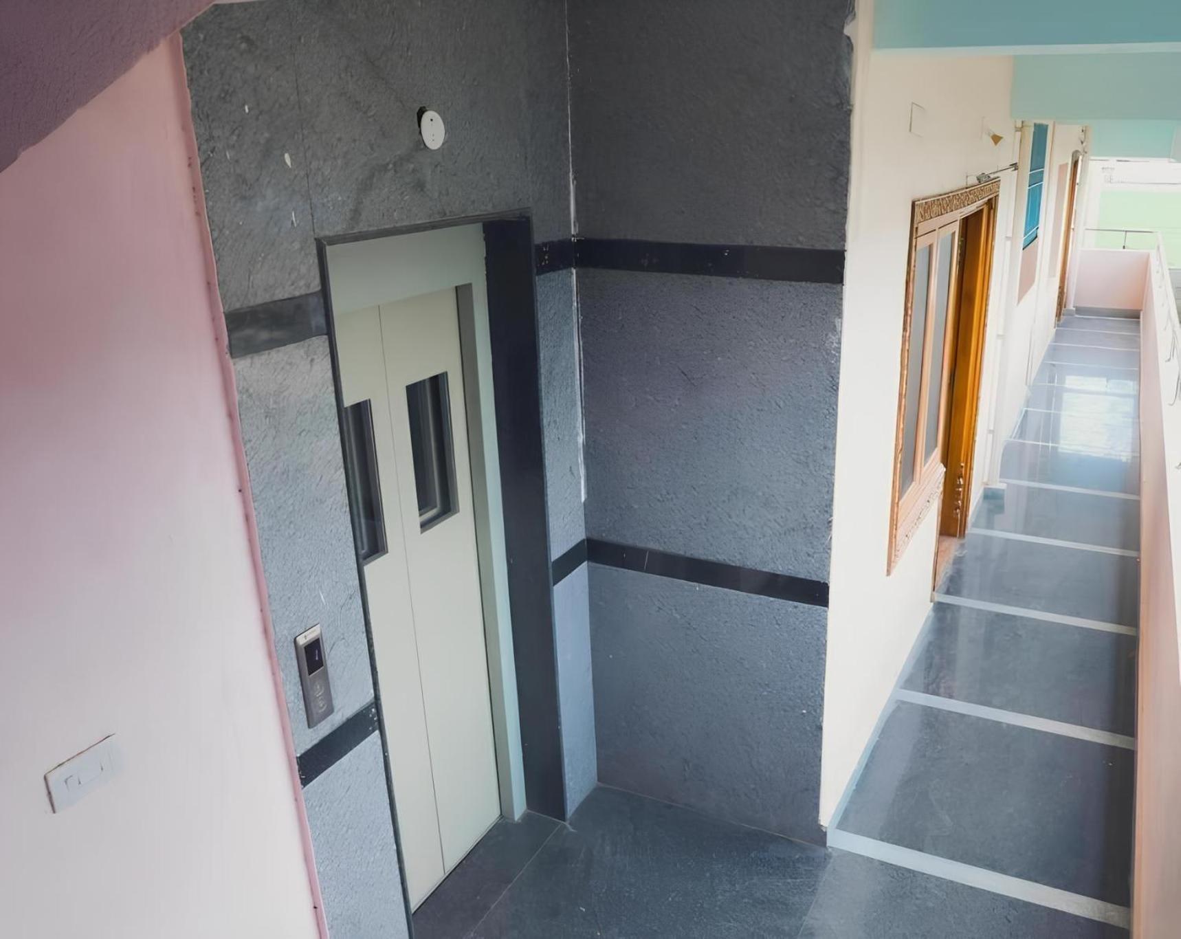 Sls Homestay - Luxury Ac Service Apartments 1Bhk, 2Bhk, 3Bhk - Direct Flyover To Alipiri Tirumala Gate - Walk To Ps4 Pure Veg Restaurants, Supermarkets - Near To National Highway & Padmavathi Amma Temple - Modular Kitchen, Living Room -Free Superfast Tirupati Bagian luar foto