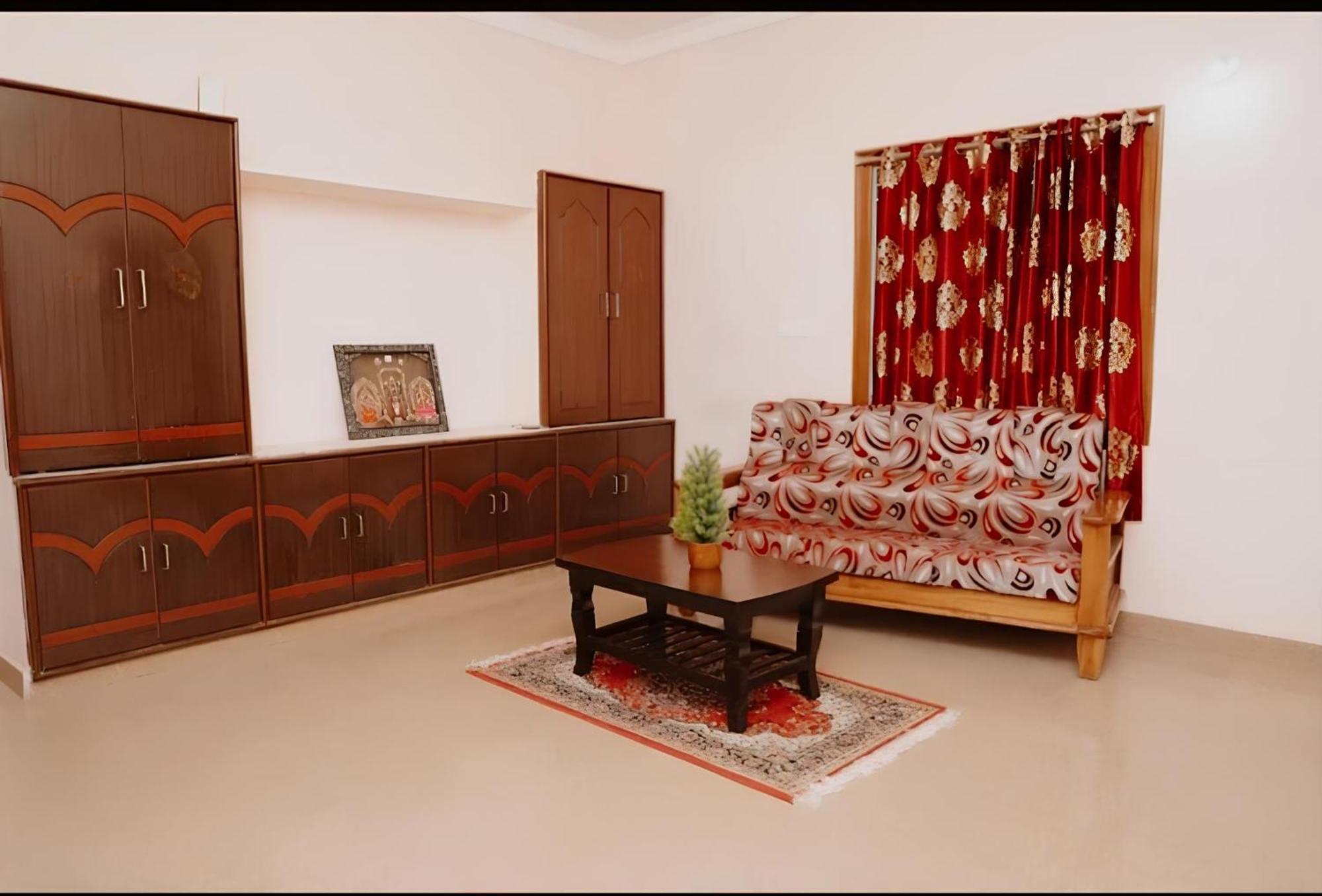 Sls Homestay - Luxury Ac Service Apartments 1Bhk, 2Bhk, 3Bhk - Direct Flyover To Alipiri Tirumala Gate - Walk To Ps4 Pure Veg Restaurants, Supermarkets - Near To National Highway & Padmavathi Amma Temple - Modular Kitchen, Living Room -Free Superfast Tirupati Bagian luar foto